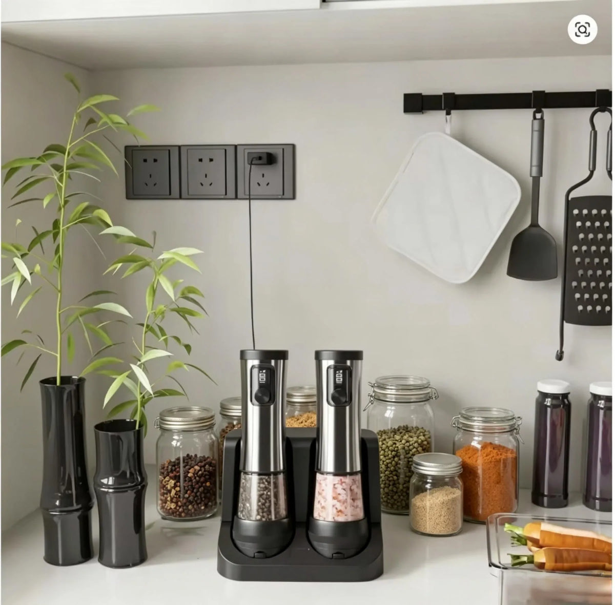 Salt and Pepper Mill 16.9 cm Electric Spice Mill with 5 Coarseness Levels and LED Light for Kitchen Use