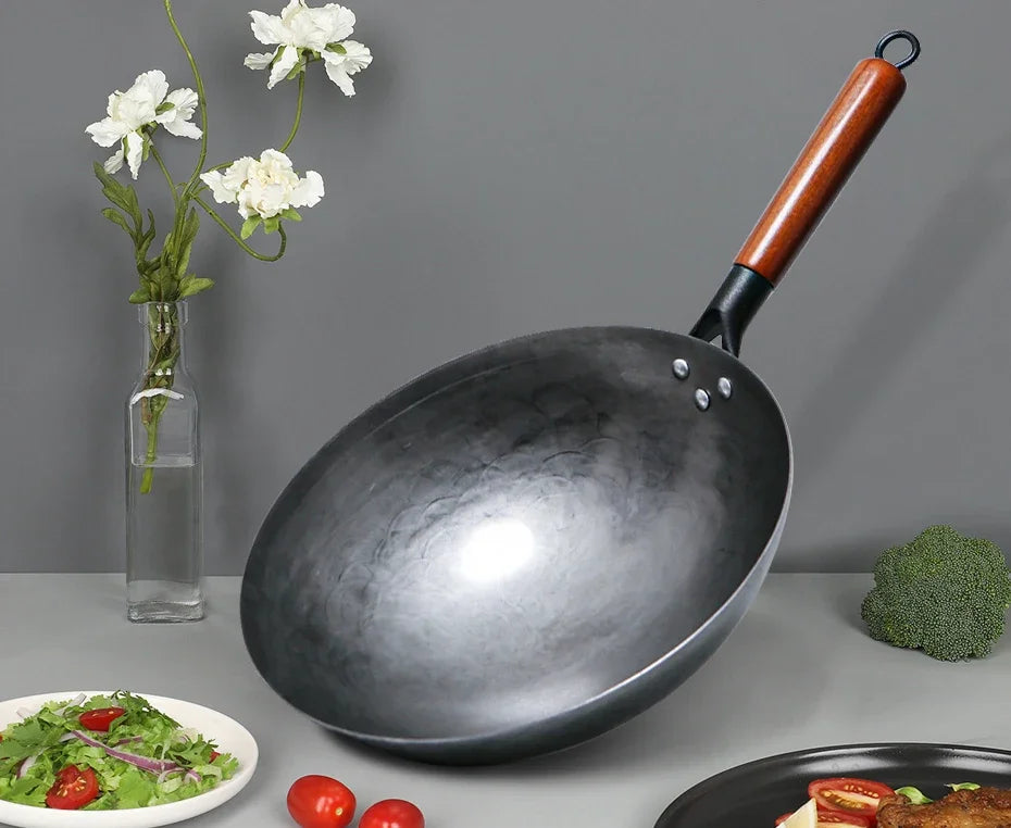 Hand Hammered Carbon Steel Wok 32cm Non-Coated Stir Fry Pan with Wooden Handle
