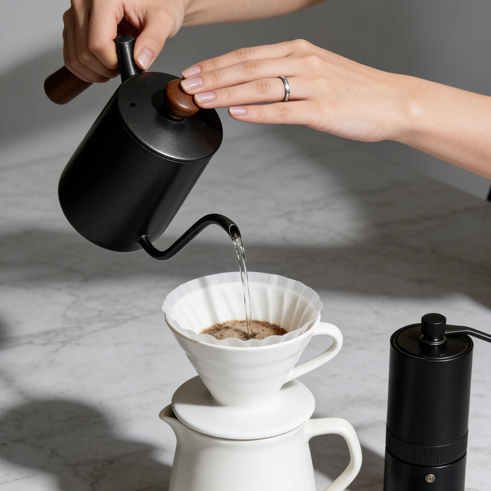 Coffee Pouring Pot 600mL Stainless Steel Gooseneck Manual Drip Brewer with Lid and Handle