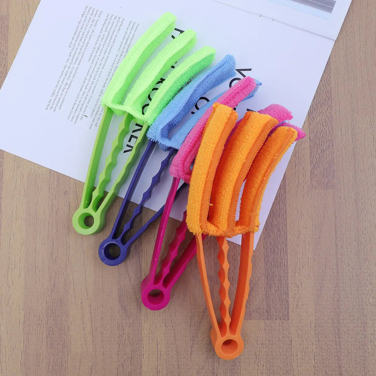 Cleaning Brush Set 4pcs Multi Purpose Duster for Blinds Air Vent Car Interior - Random Color