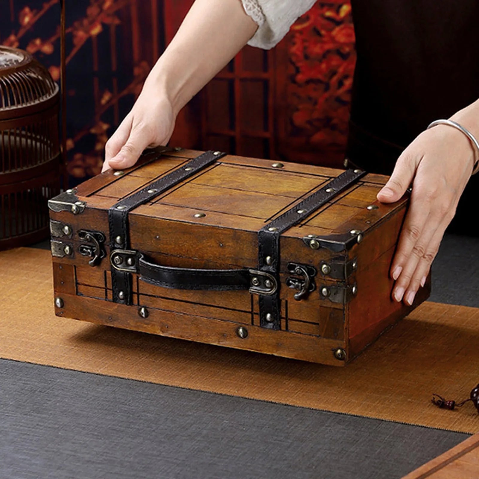 Wooden Storage Trunk Portable Vintage Handbag Style 34.3 cm Heavy Duty Multifunction Box