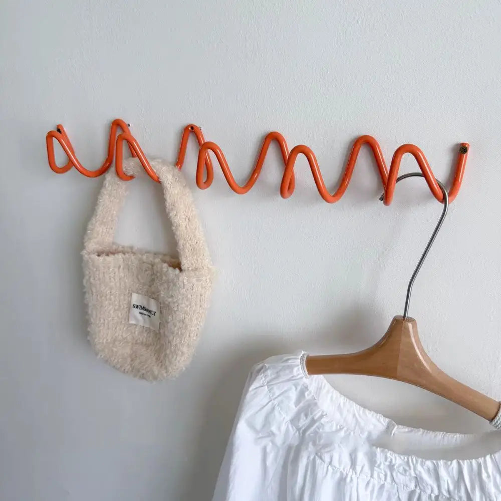 5 Hook Wavy Metal Wall Hook Rack Minimalist Wall Mounted Clothes Key Holder Organizer 40cm – Pink