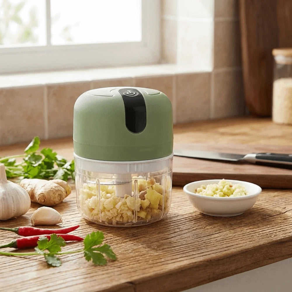 Mini Vegetable Chopper 400mAh USB Rechargeable Garlic Cutter Portable Kitchen Tool - White