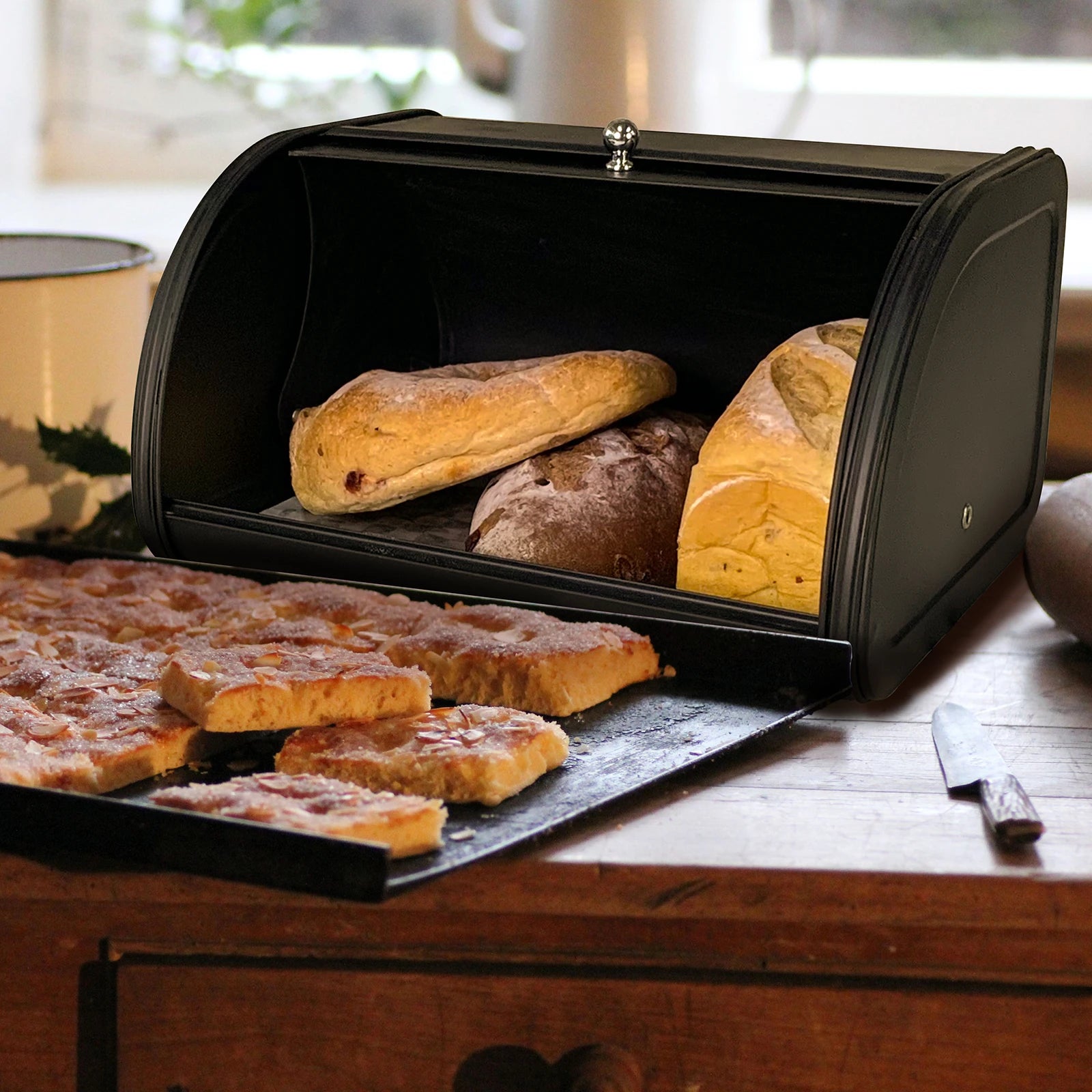 Bread Box Large Capacity Metal Food Storage Container 30cm Clamshell Kitchen Bread Bin - Light Green