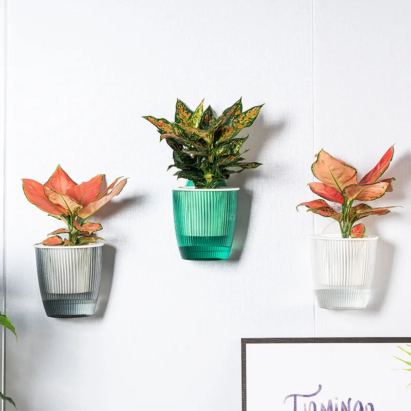 Wall Mounted Planter 18cm Plastic Hanging Flower Pot Self-Watering Wall Decoration – Green